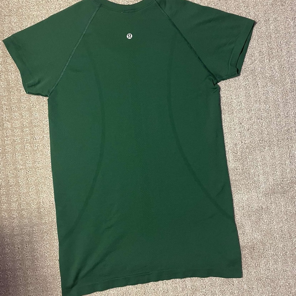 Green swiftly tech shirt💚💚